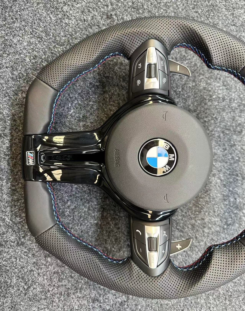 Volante Cuero Perforado y Piano Black BMW M F-Series