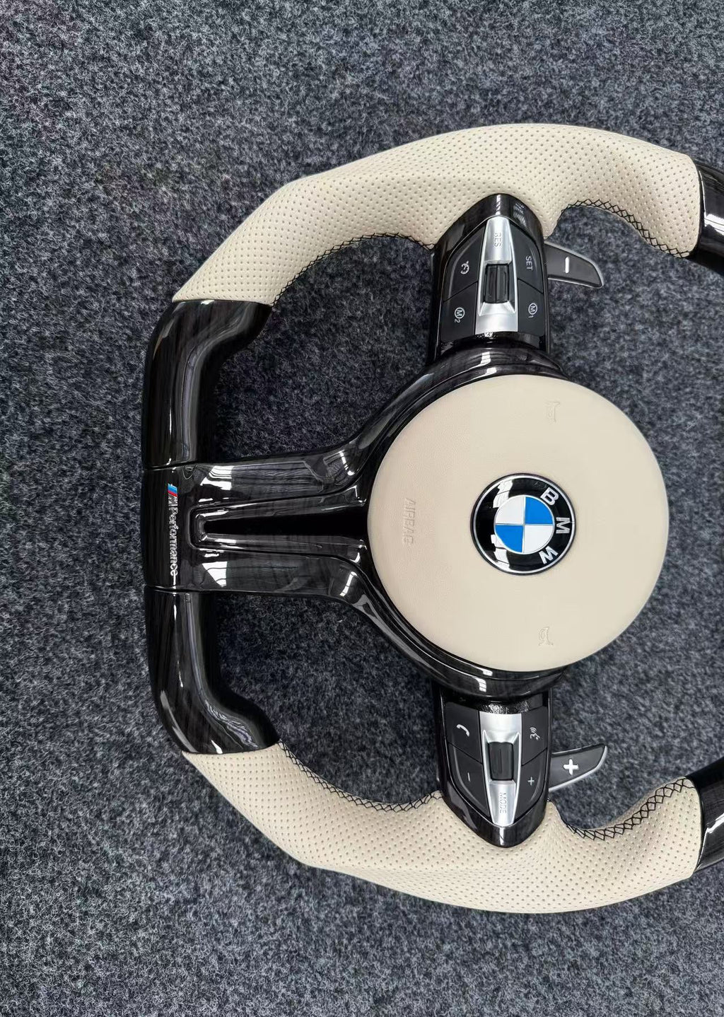 Volante Madera Piano Black y Cuero Beige BMW M F-Series