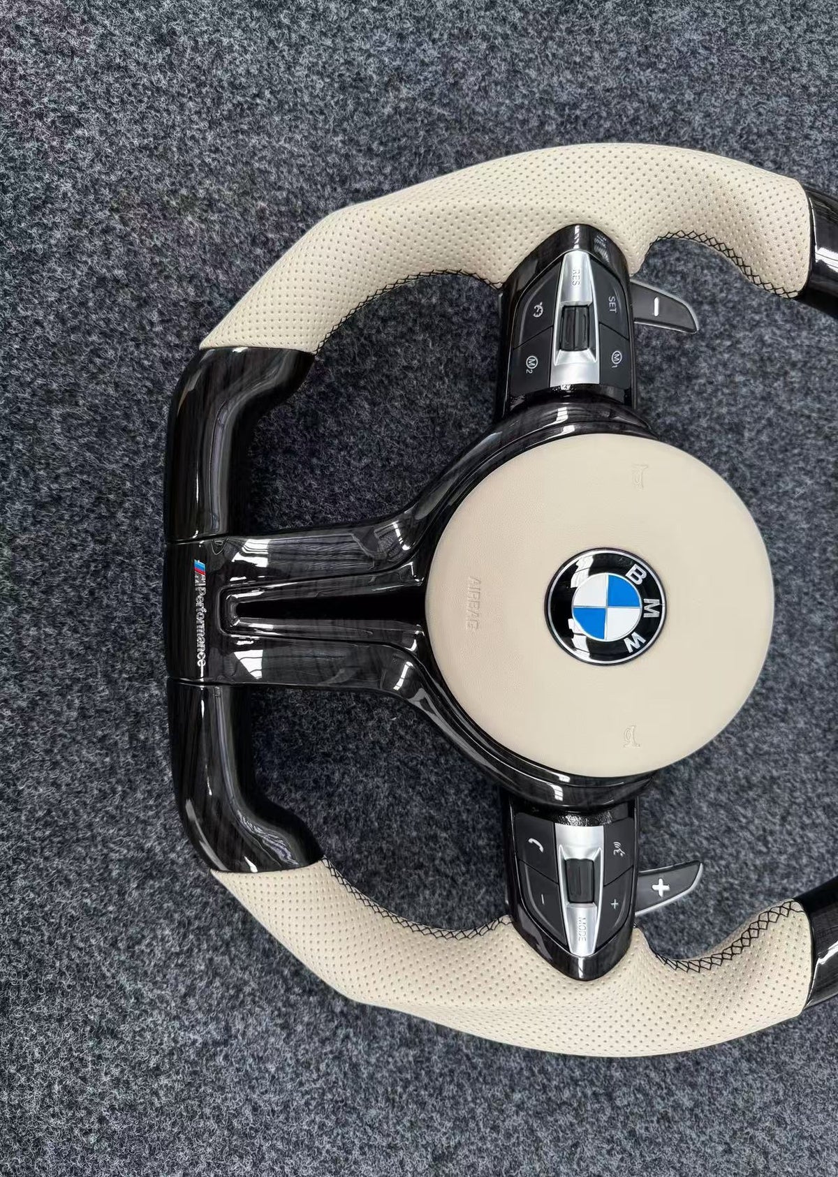 Volante Madera Piano Black y Cuero Beige BMW M F-Series