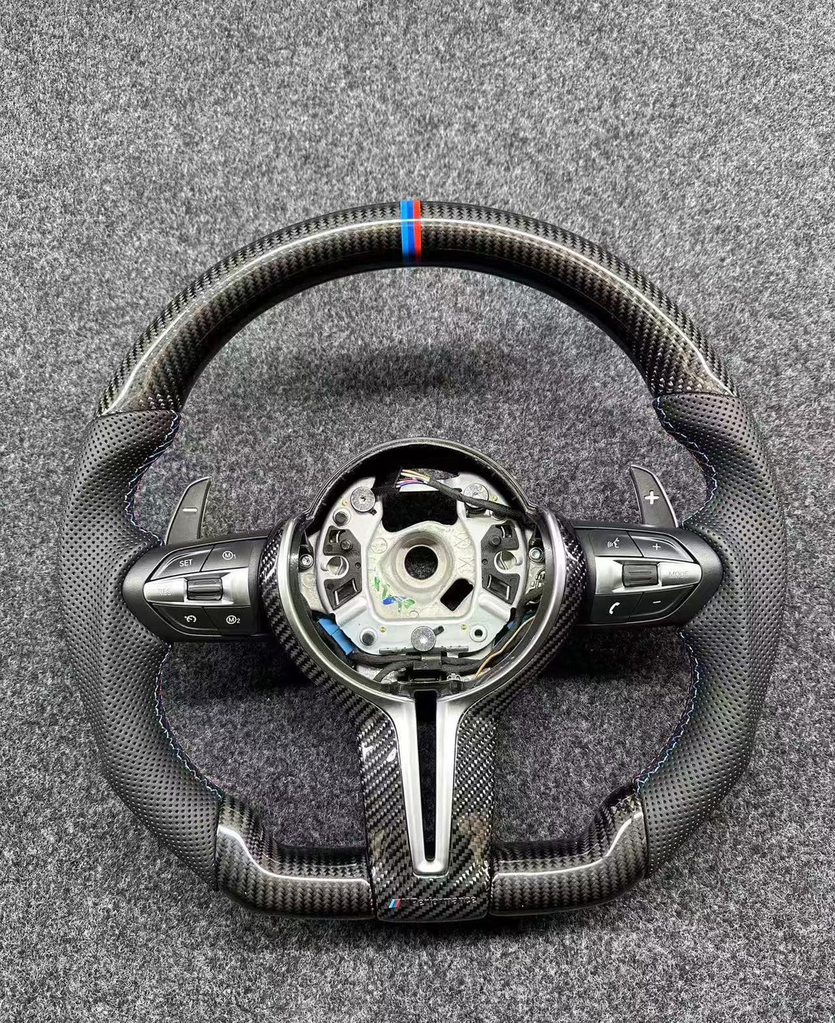 Volante Carbono MP y Cuero Perforado BMW M F-Series