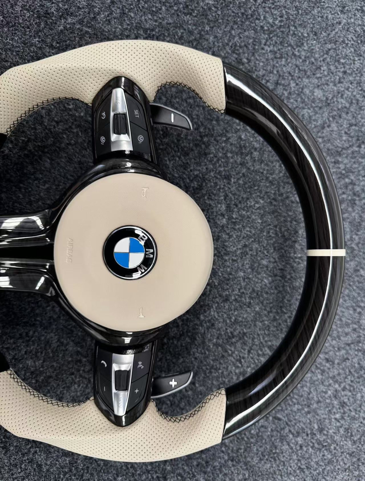 Volante Madera Piano Black y Cuero Beige BMW M F-Series