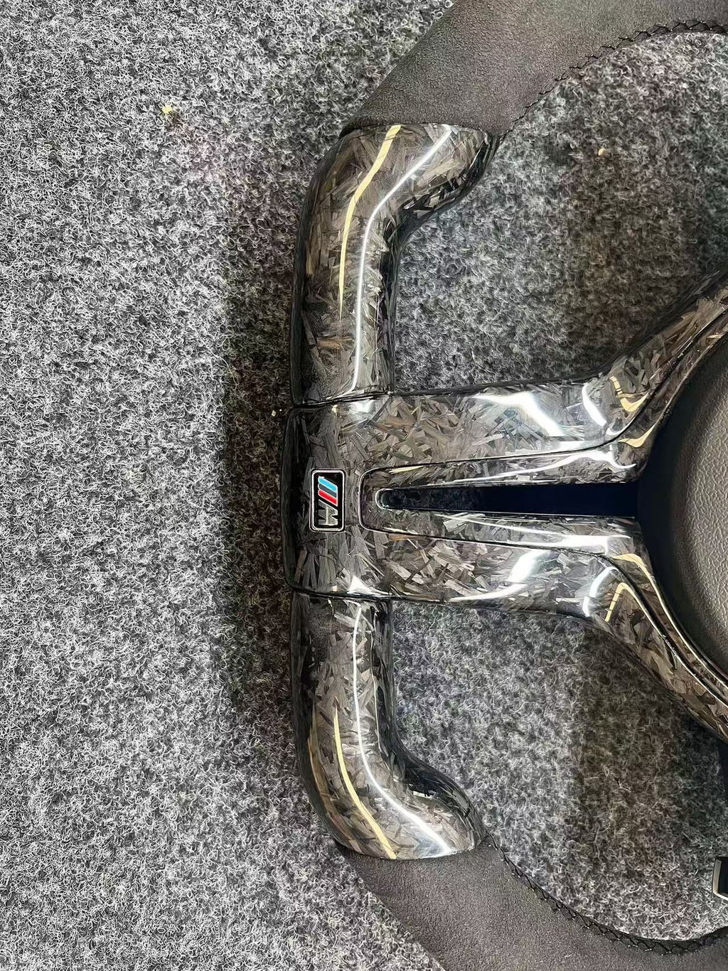 Volante Carbono Forjado con Pantalla LED y Alcántara BMW M F-Series