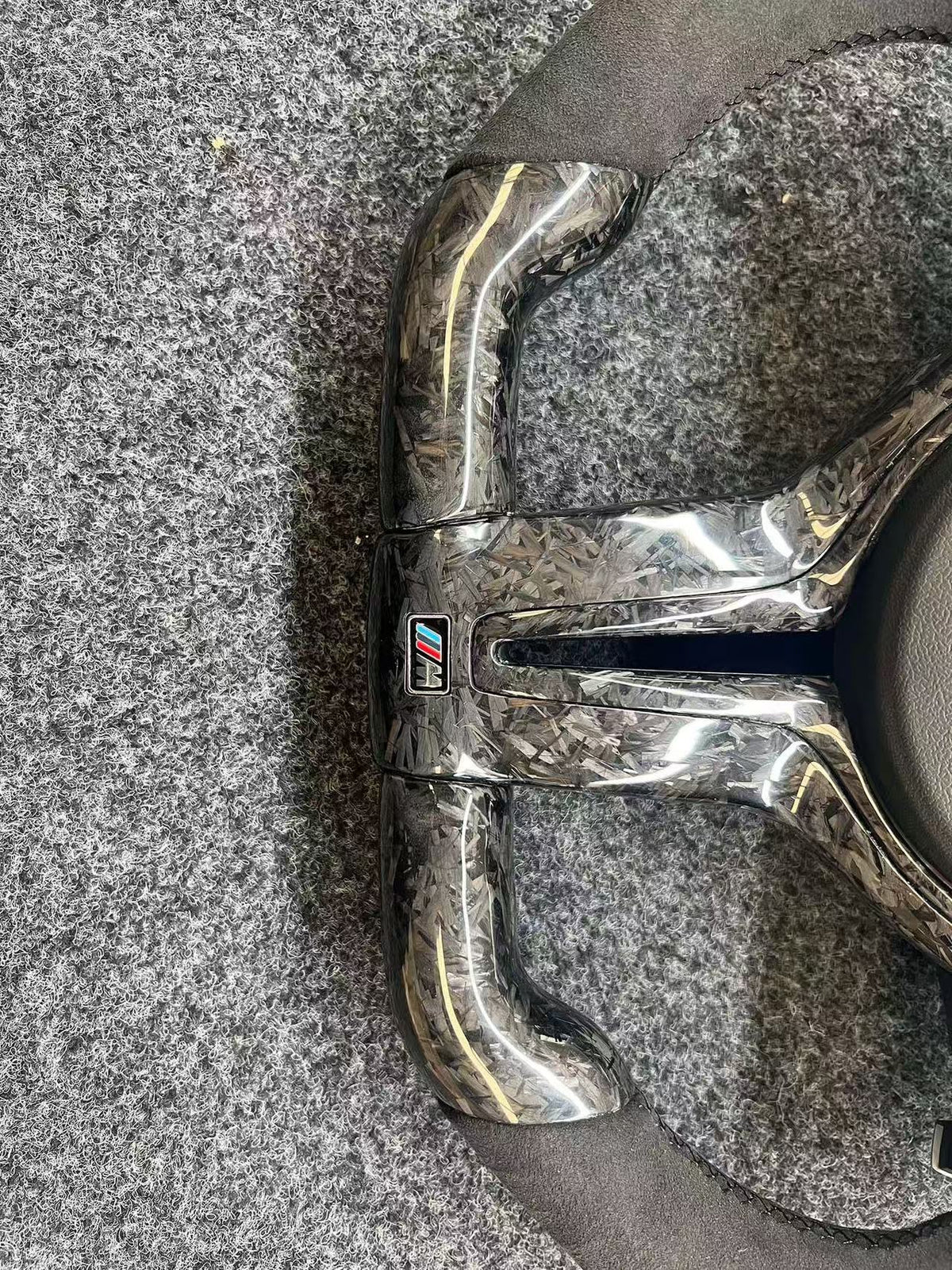 Volante Carbono Forjado con Pantalla LED y Alcántara BMW M F-Series