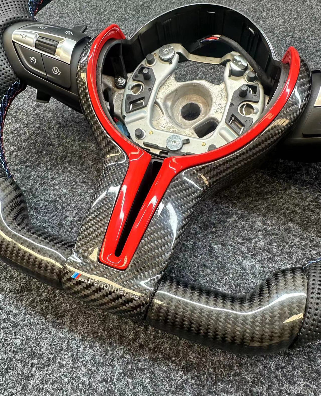 Volante Carbono y Cuero BMW M F-Series Detalles Rojo Gloss