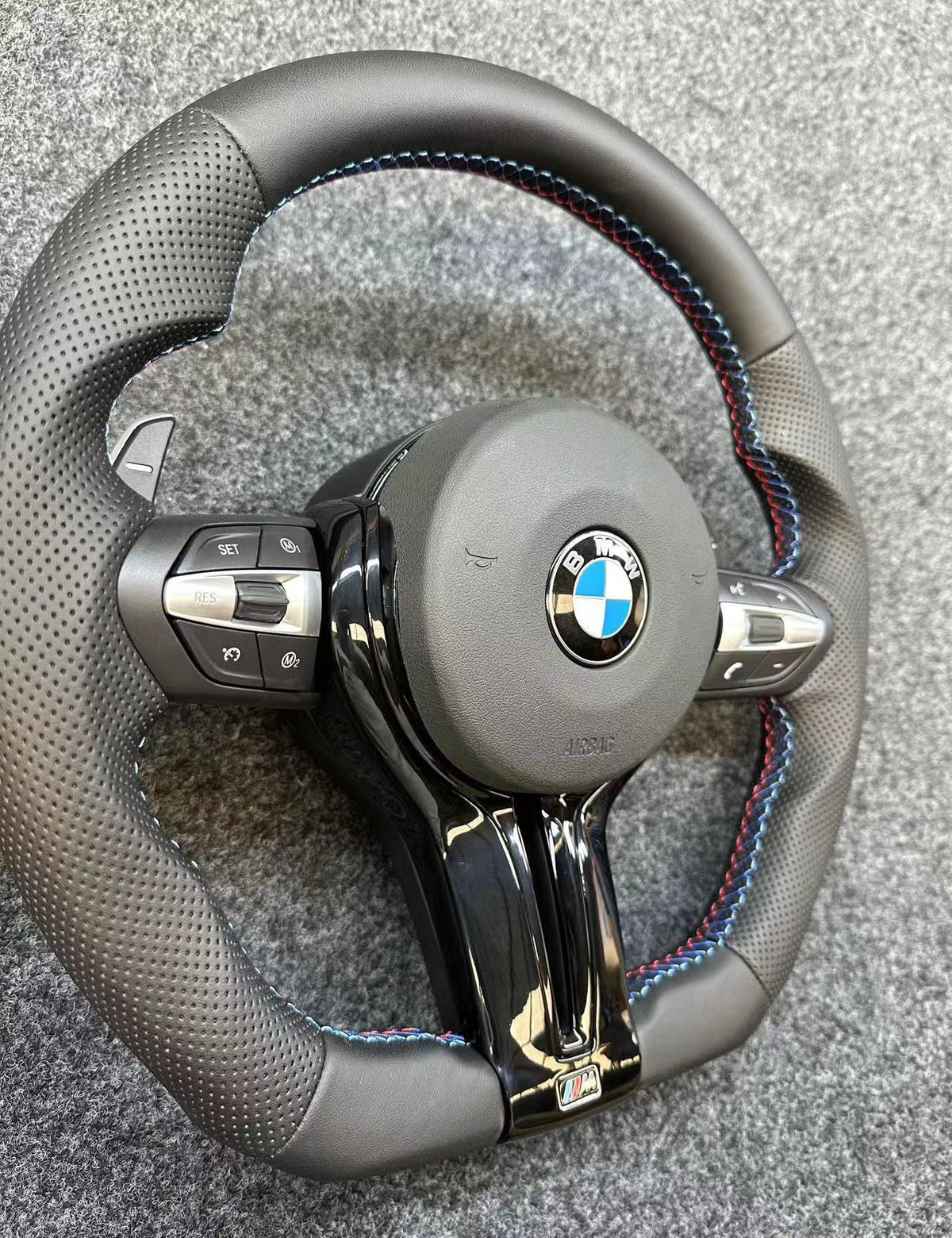 Volante Cuero Perforado y Piano Black BMW M F-Series