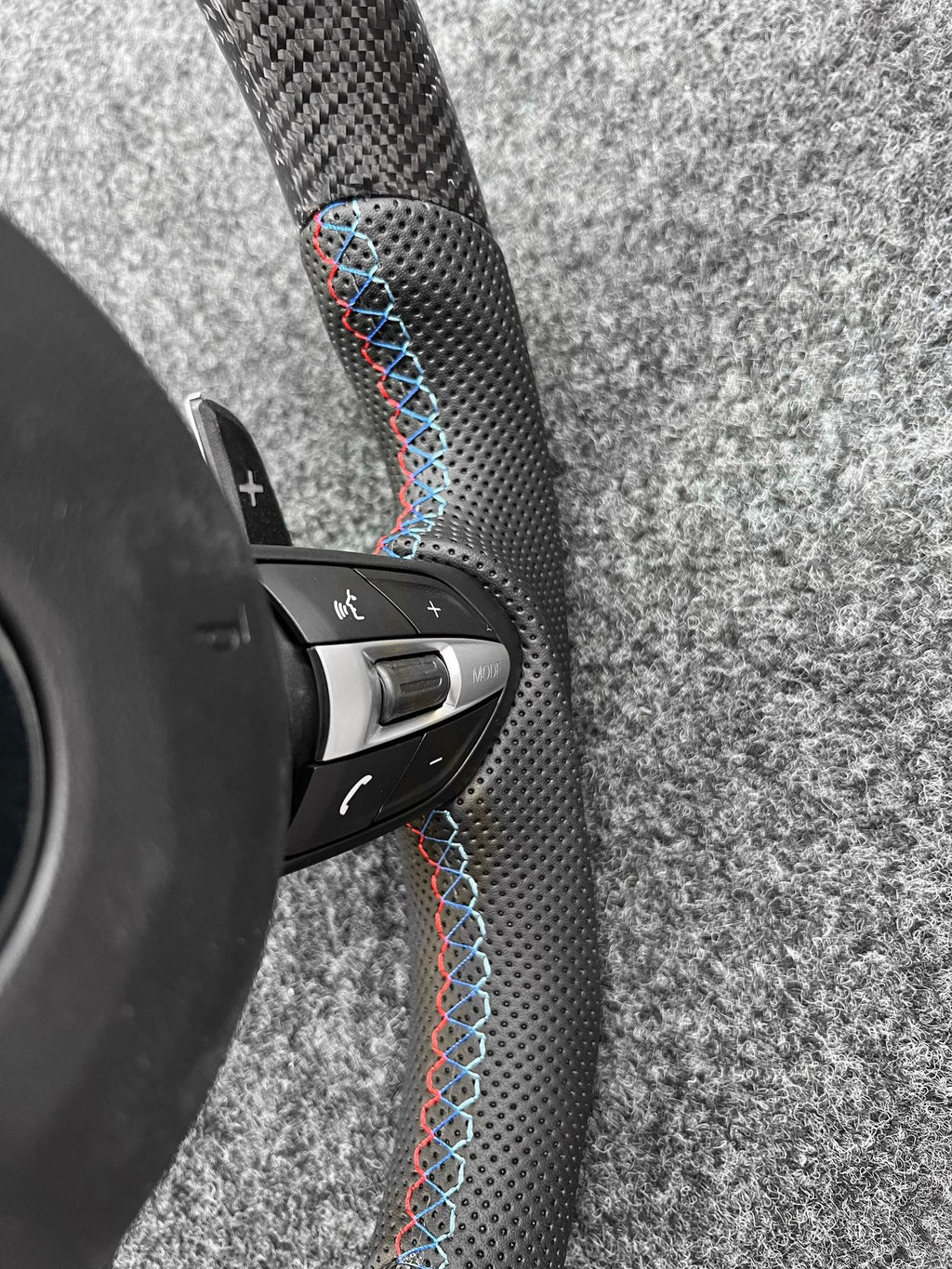 Volante Carbono y Cuero Perforado BMW M F-Series