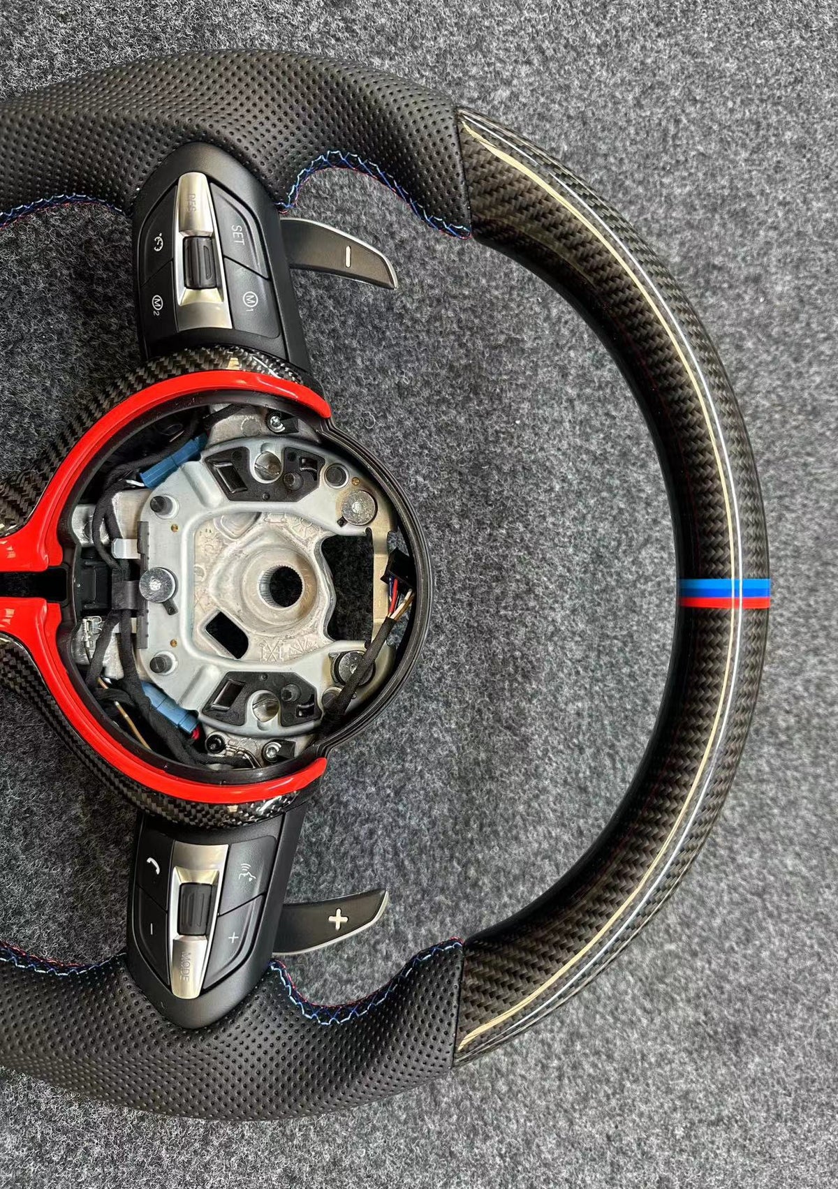 Volante Carbono y Cuero BMW M F-Series Detalles Rojo Gloss