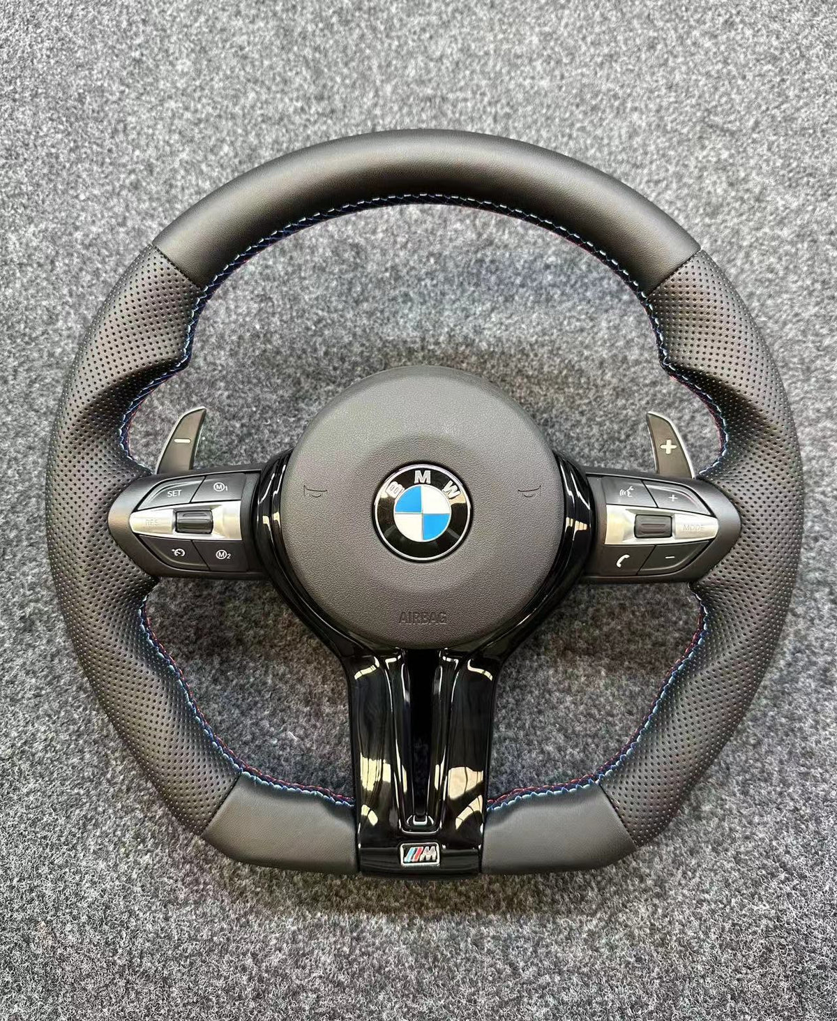 Volante Cuero Perforado y Piano Black BMW M F-Series