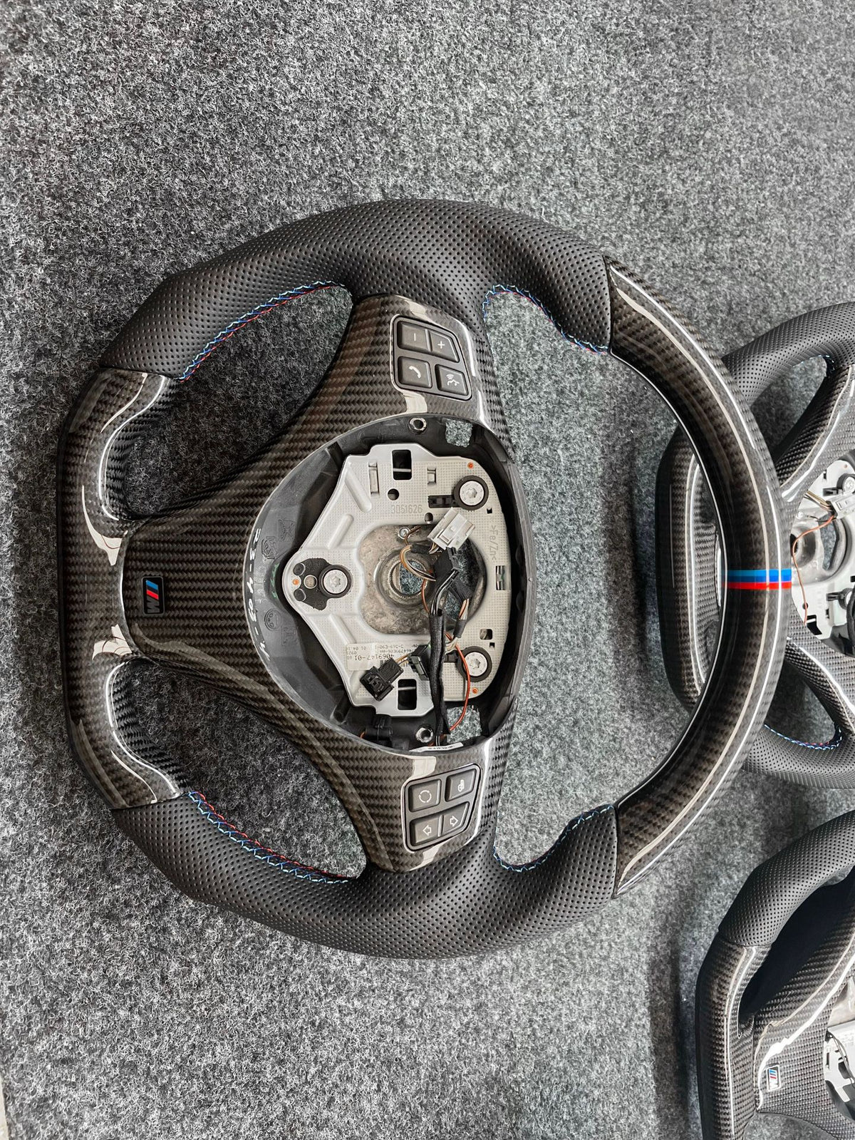 Volante Carbono y Cuero Perforado BMW M E-Series