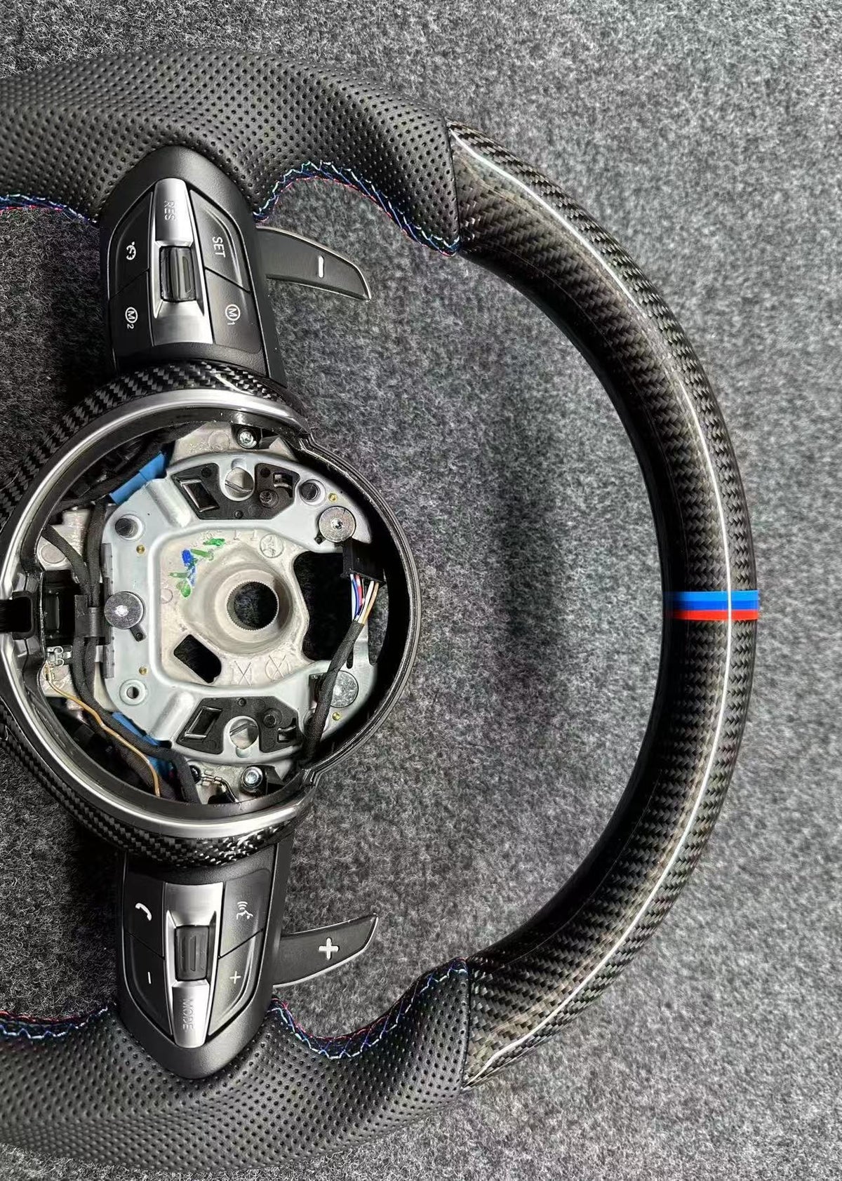 Volante Carbono MP y Cuero Perforado BMW M F-Series