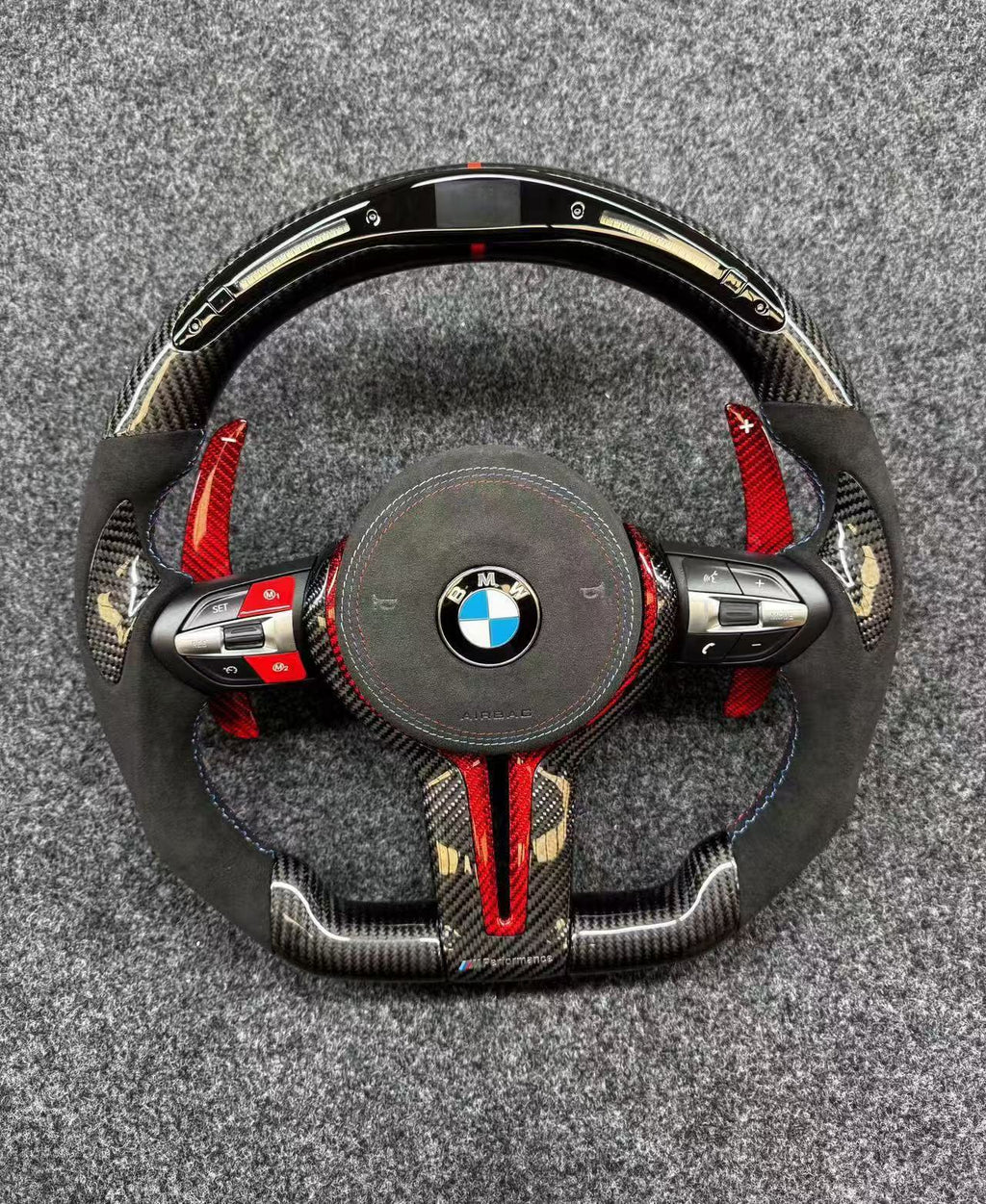 Volante Carbono con Pantalla LED, Alcántara y Detalles Rojos BMW M F-Series