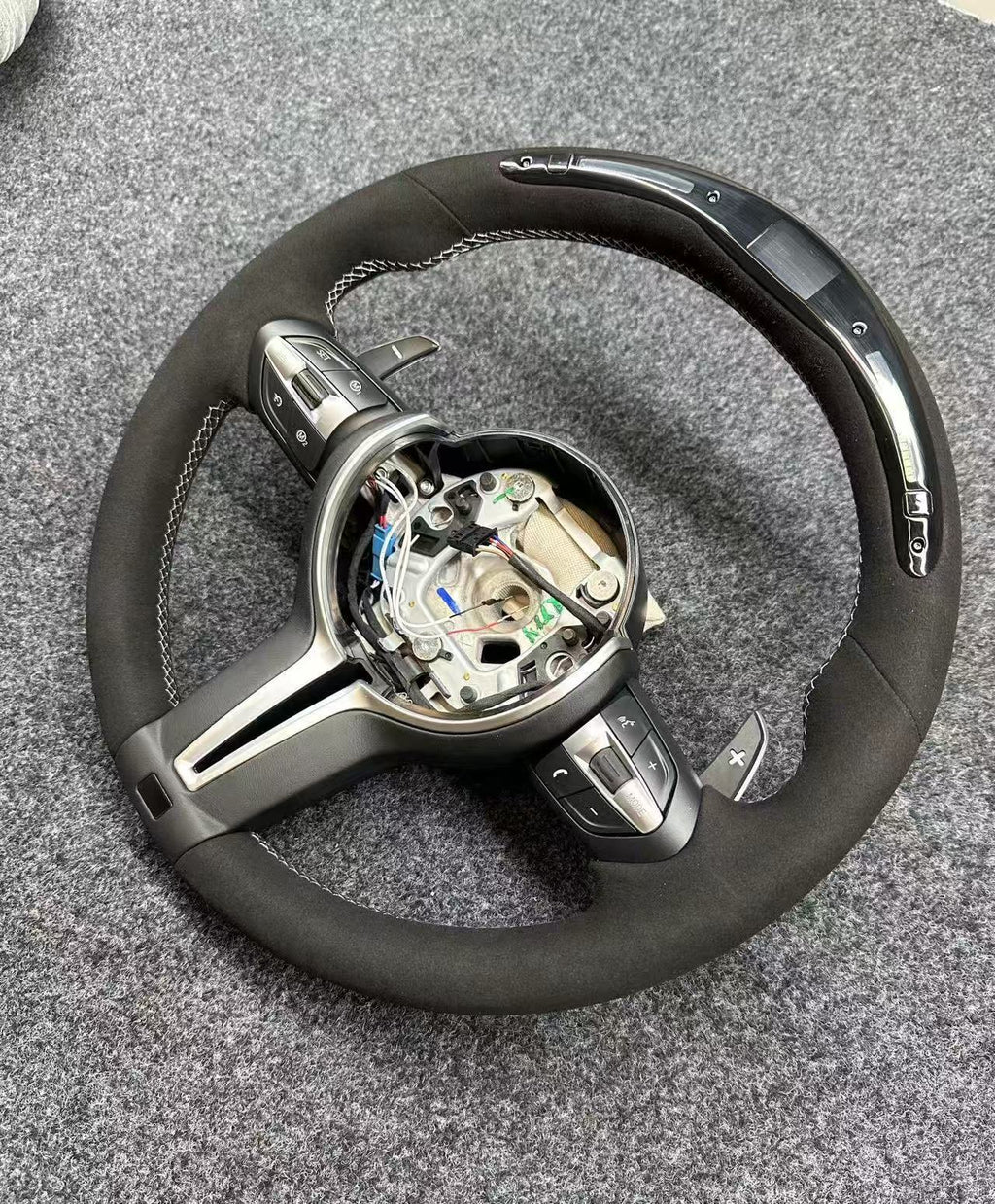 Volante Pantalla LED y Alcántara BMW M F-Series