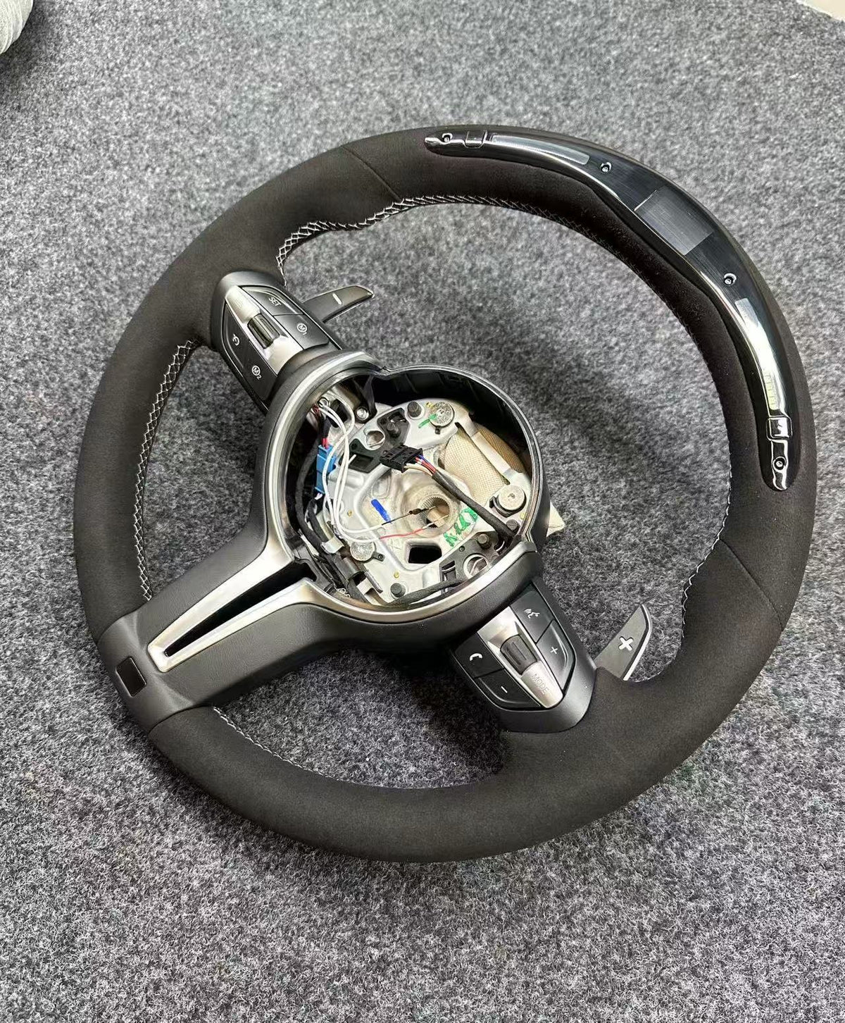 Volante Pantalla LED y Alcántara BMW M F-Series