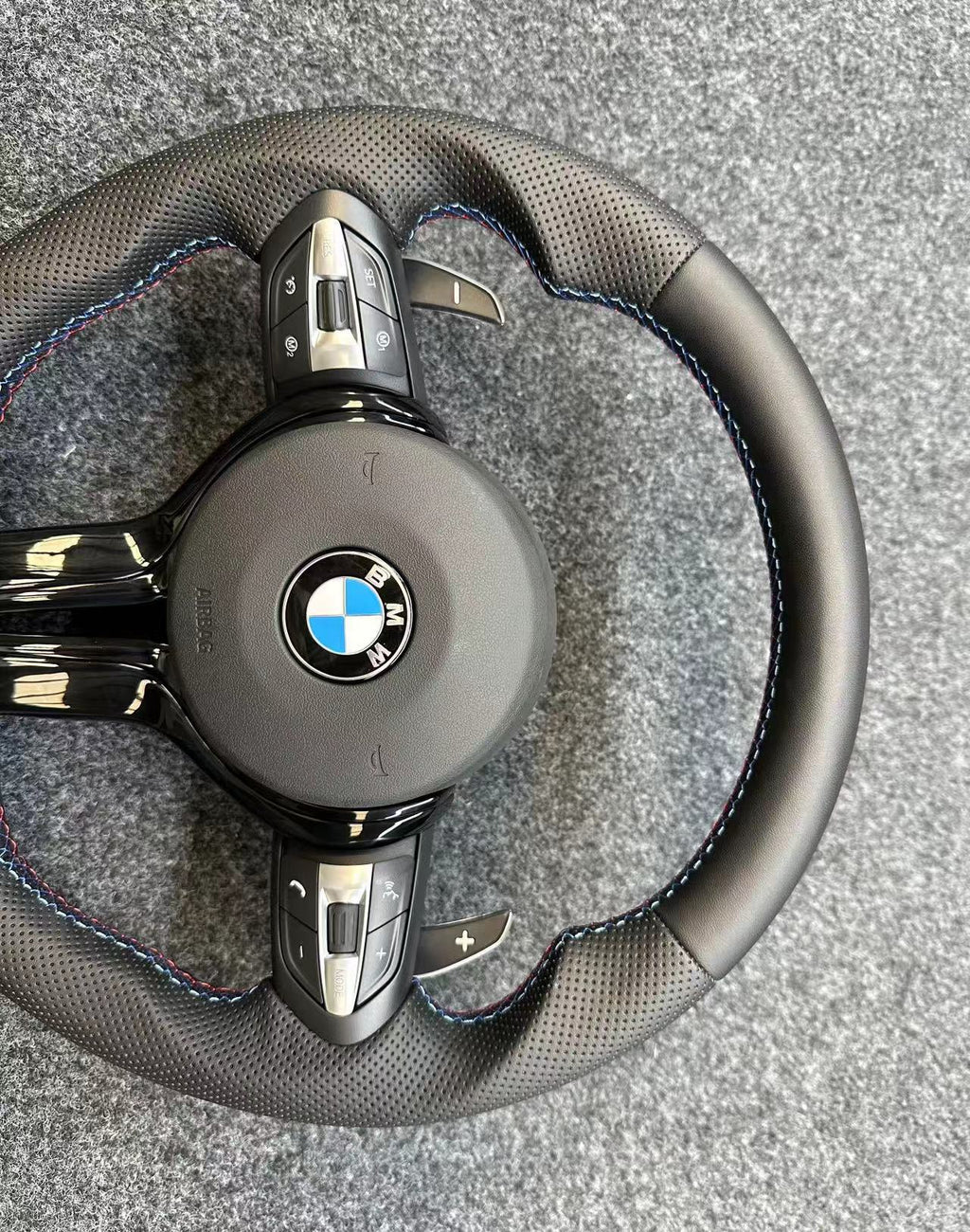 Volante Cuero Perforado y Piano Black BMW M F-Series
